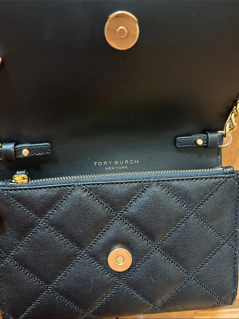 Tory Burch Quilted Willa Wallet Black Chain with Gold Logo Accent like new 87867
